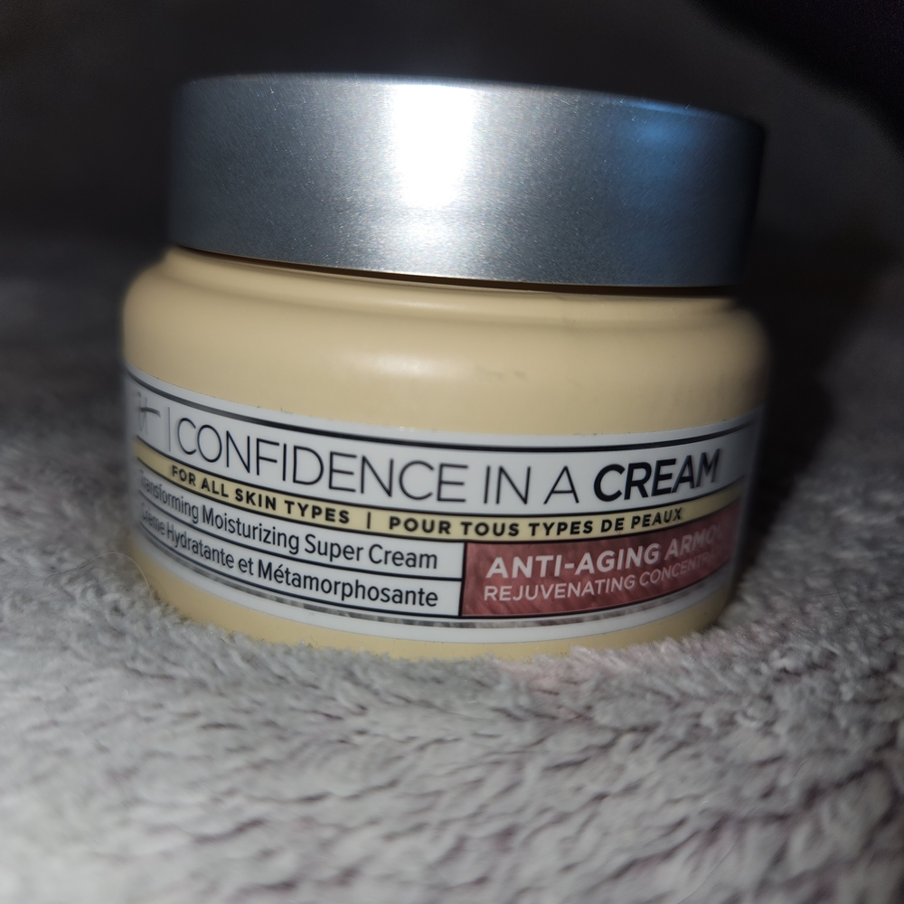 IT Cosmetics Confidence in a Cream - Silver and Cream Jar